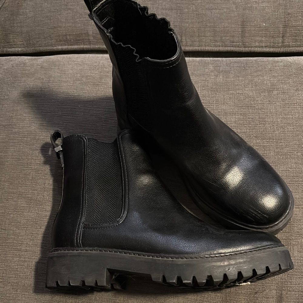 *LIKE NEW* Kenneth Cole Reaction Black Combat Boots with Rugged Sole